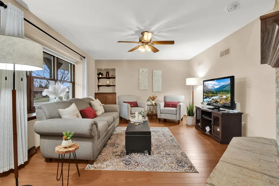 6215 W Leroy Ave, Greenfield, WI 53220 - #2