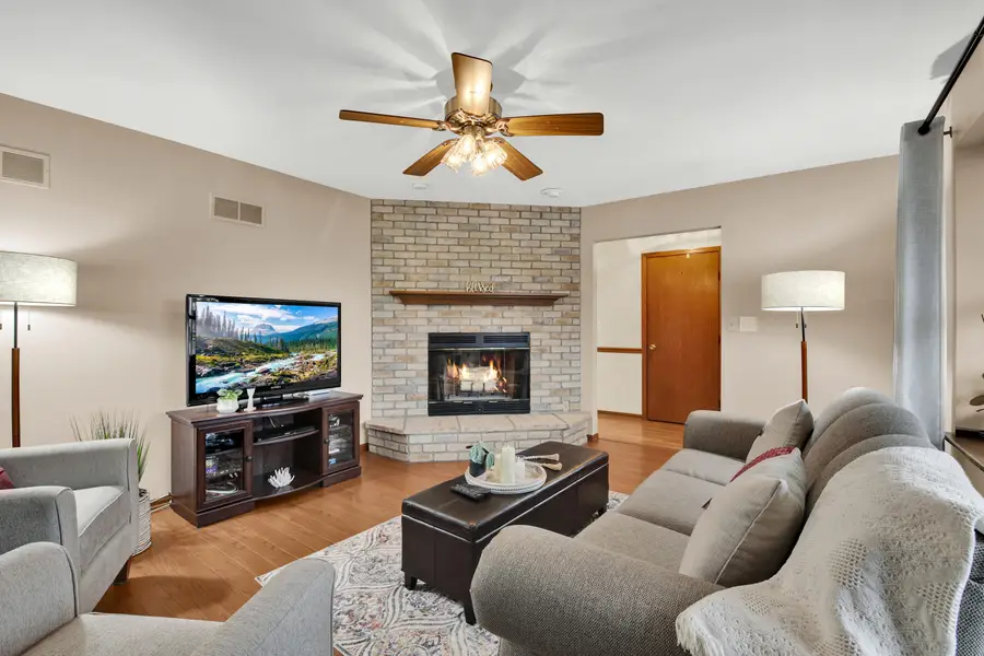 6215 W Leroy Ave, Greenfield, WI 53220 - #3