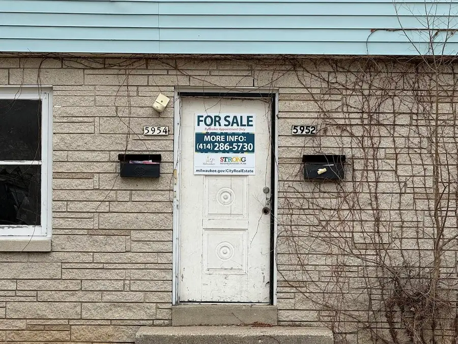 5952 N 61st St, Milwaukee, WI 53218 - #2