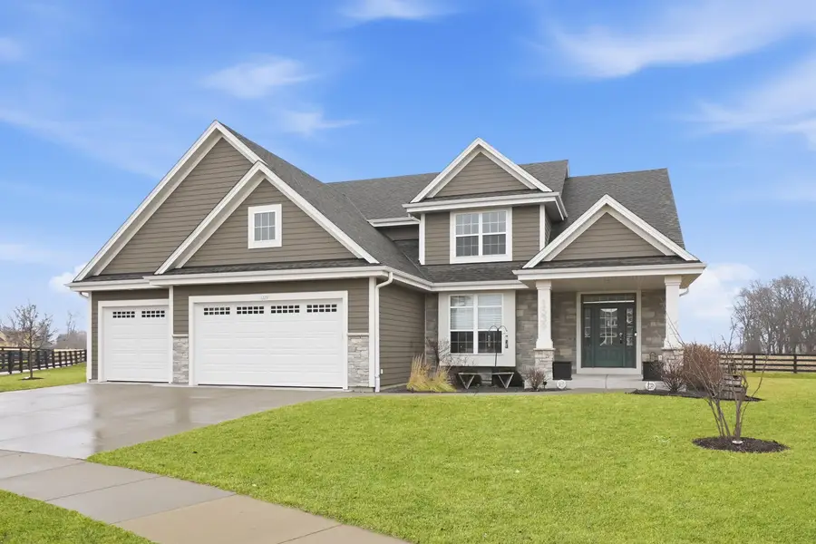 1539 Miller Ct, Oconomowoc, WI 53066 - #2