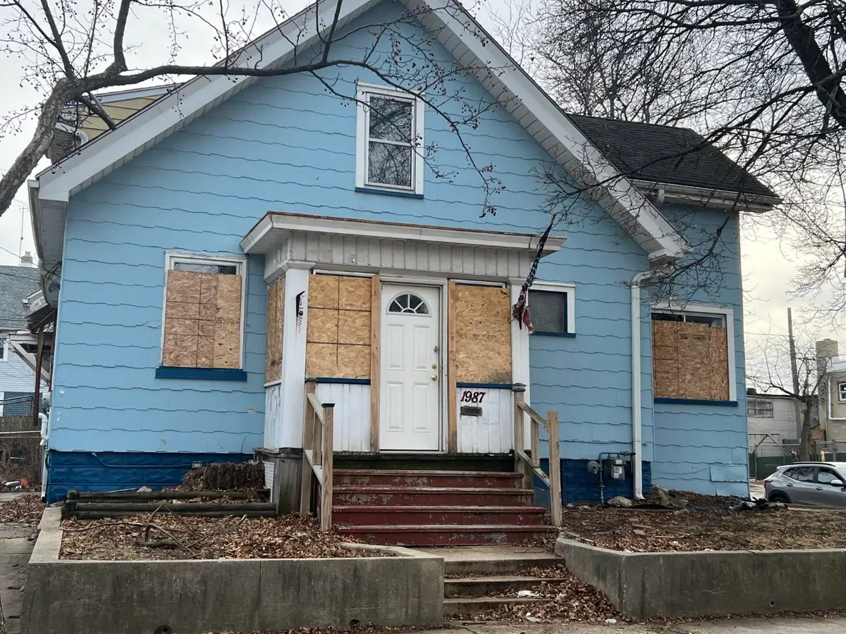 1987 W Melvina St, Milwaukee, WI 53206 - #1
