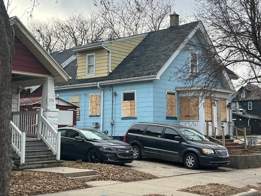 1987 W Melvina St, Milwaukee, WI 53206 - #2