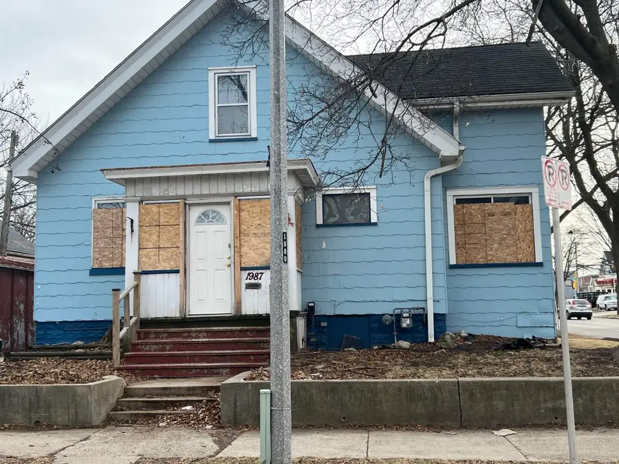 1987 W Melvina St, Milwaukee, WI 53206 - #3
