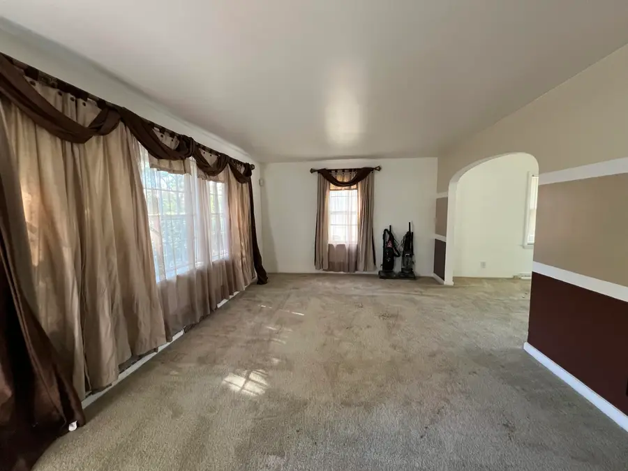 6402 W Girard Ave, Milwaukee, WI 53210 - #2