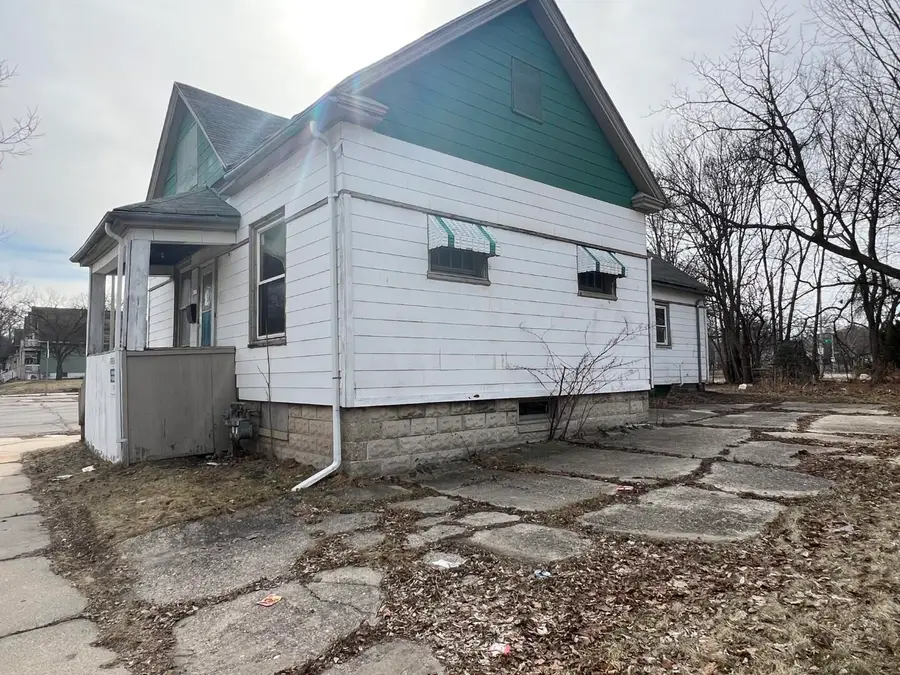 2901 N Mother Simpson Way, Milwaukee, WI 53206 - #3