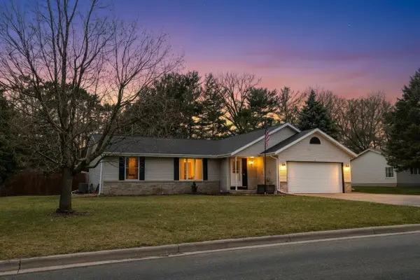 1327 Montclair Pl, Fort Atkinson, WI 53538