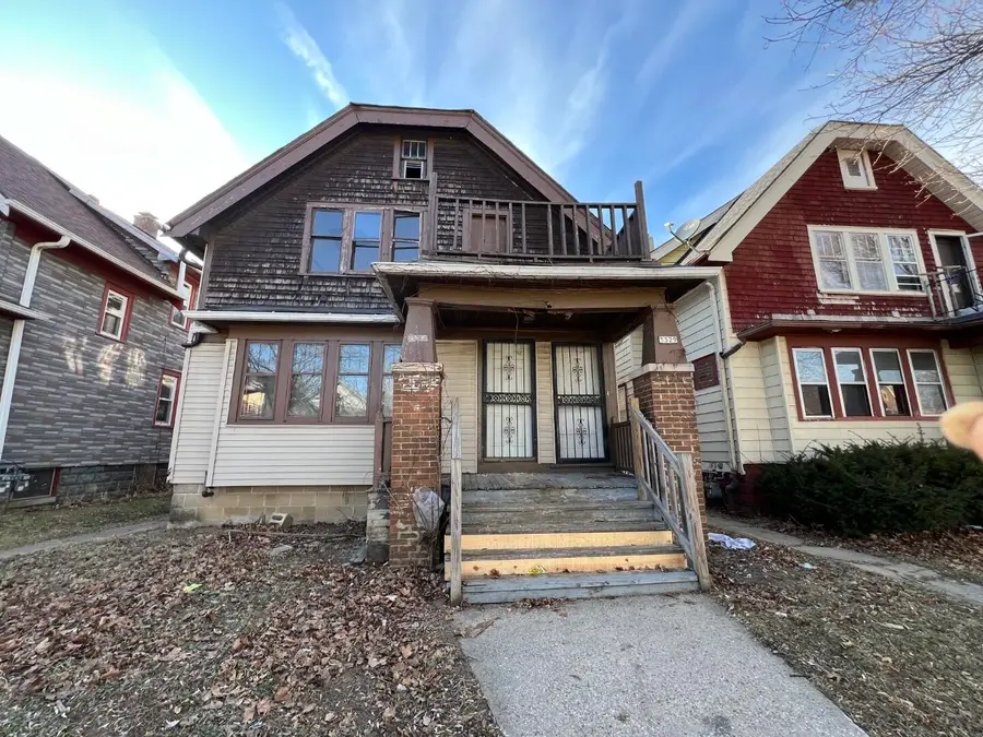 3327 N 17th St, Milwaukee, WI 53206 - #2