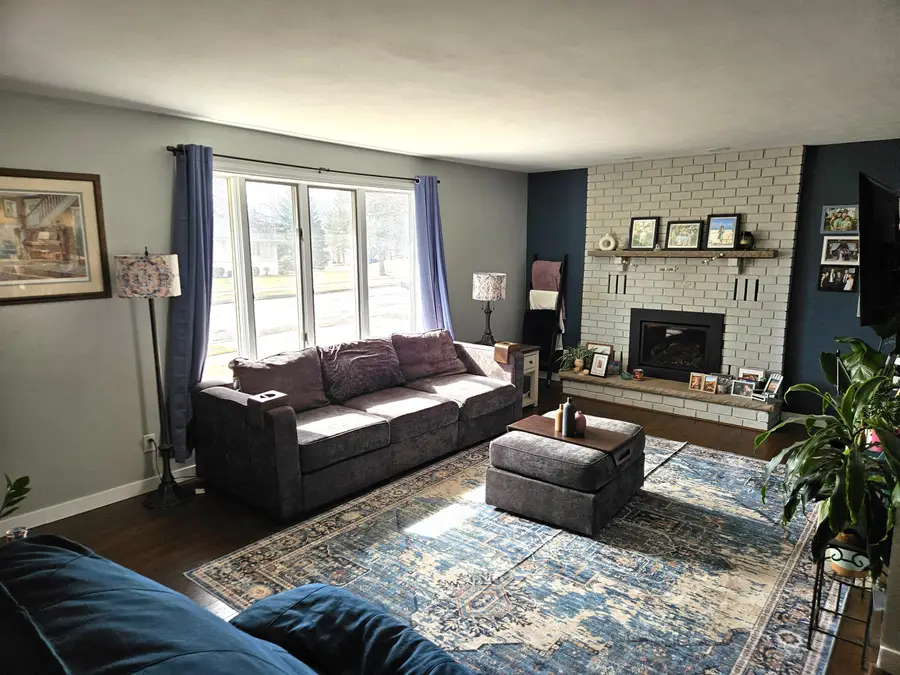 1510 E Wisconsin Ave, Little Chute, WI 54140 - #3