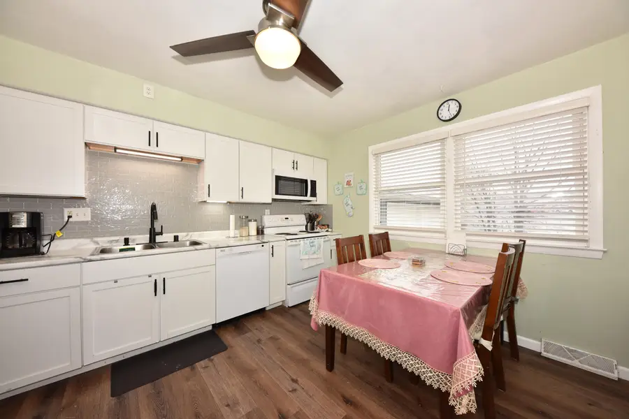 804 John St, Waukesha, WI 53188 - #2