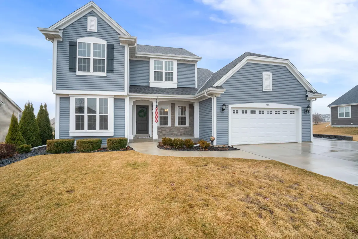 555 Spur Rd, Slinger, WI 53086 - #1