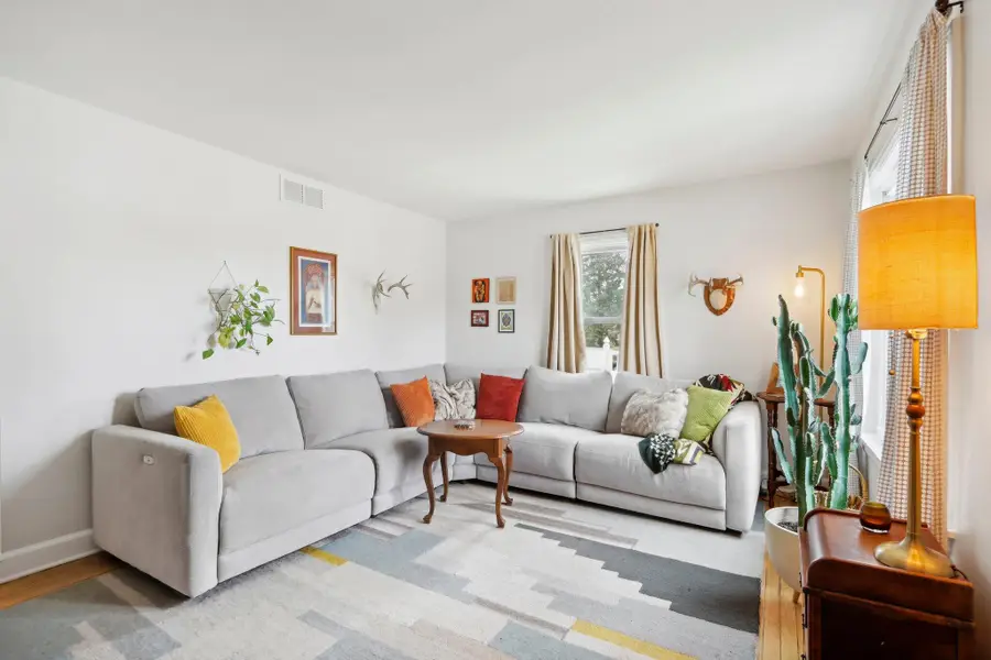 1703 E Norwich Ave, Saint Francis, WI 53235 - #3