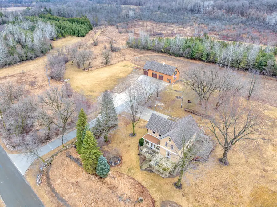 8210 Kettle View Dr, Kewaskum, WI 53040 - #2