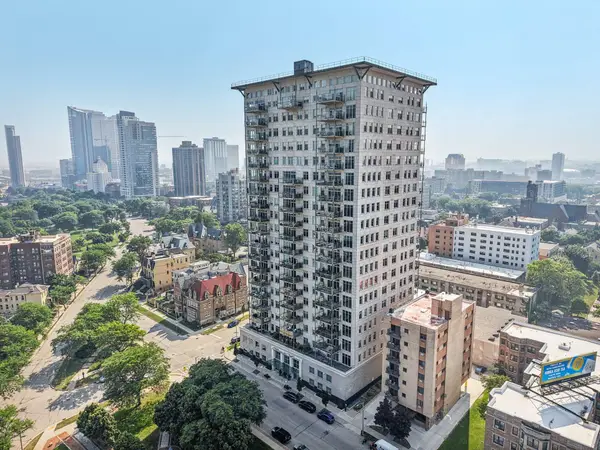 1313 N Franklin Pl, Milwaukee, WI 53202