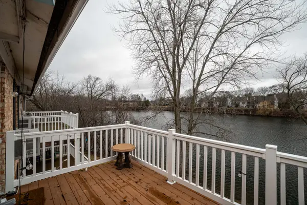 524 Laurel Lake Rd, Thiensville, WI 53092