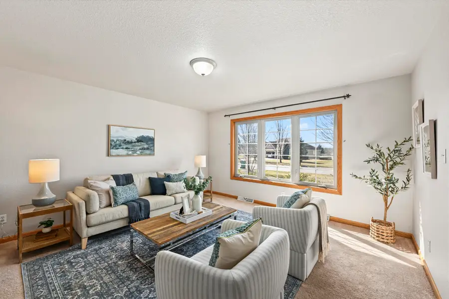 W172N10156 Woodbridge Ln, Germantown, WI 53022 - #2