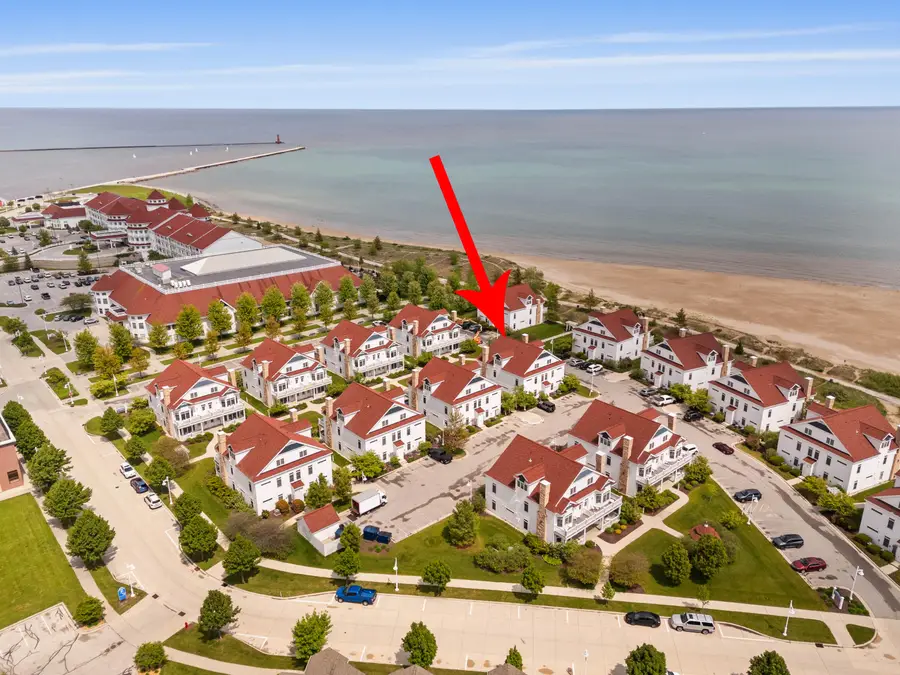 418 Beachfront Ct, Sheboygan, WI 53081 - #2