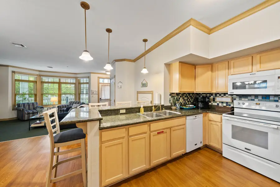 418 Beachfront Ct, Sheboygan, WI 53081 - #3