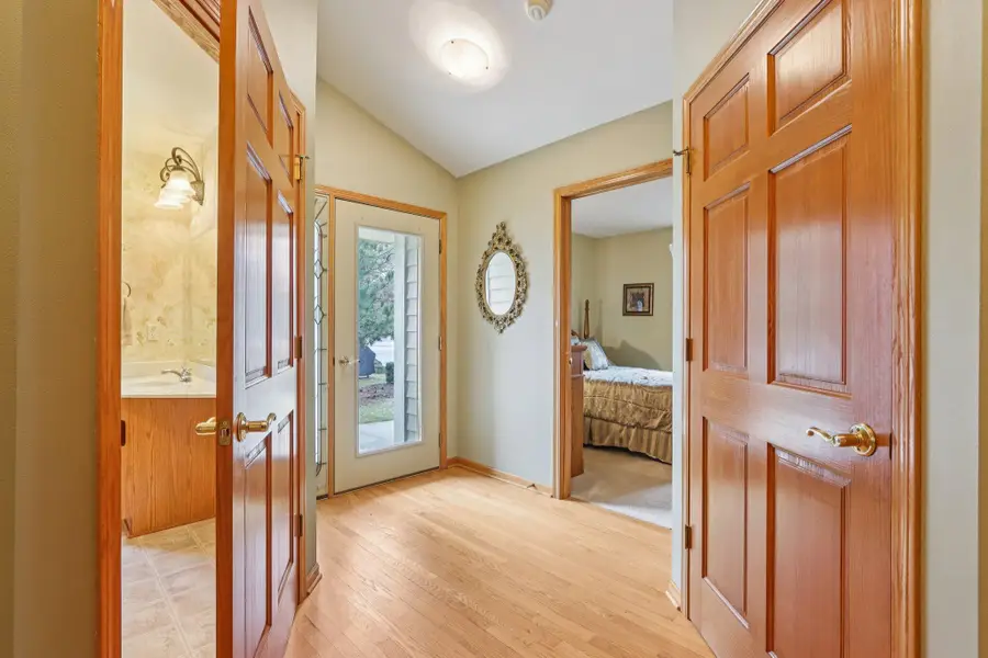 319 Endfield Cir, Waukesha, WI 53186 - #3