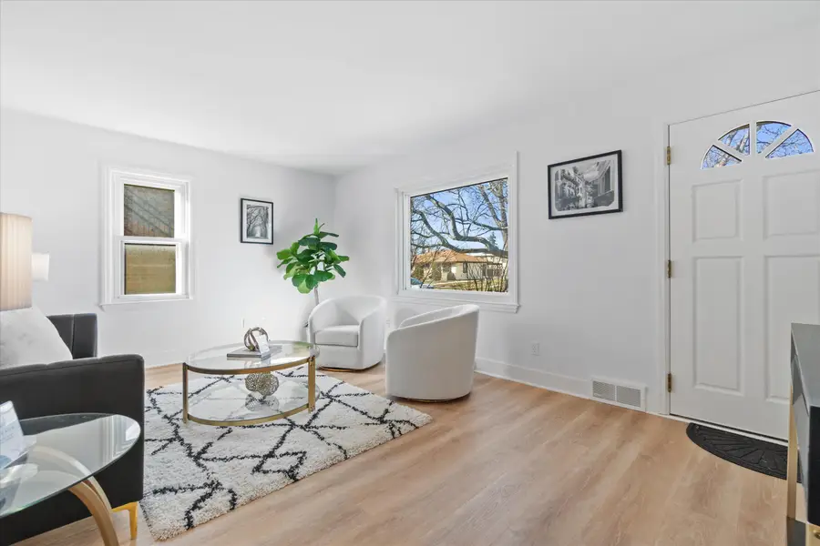 1301 E Norwich Ave, Saint Francis, WI 53235 - #2