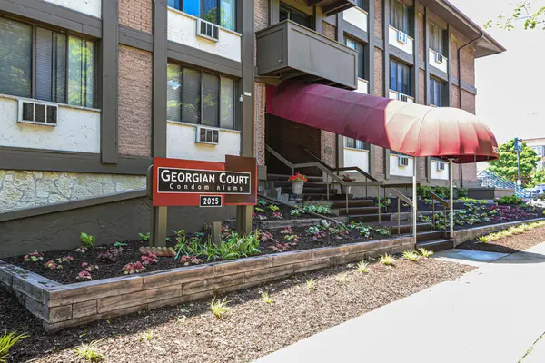 2025 E Greenwich Ave, Milwaukee, WI 53211