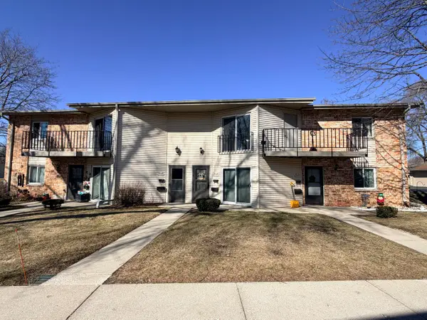 W168N11523 El Camino Dr, Germantown, WI 53022