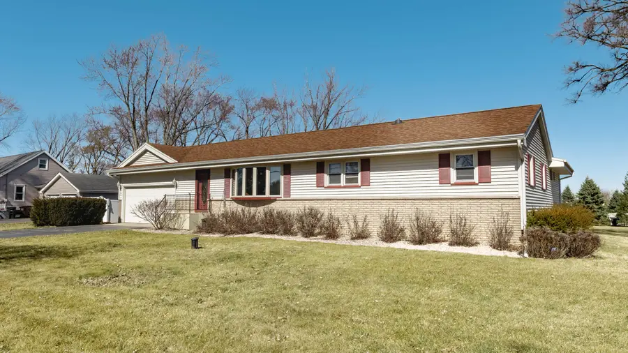 24206 89th St, Salem Lakes, WI 53168 - #3