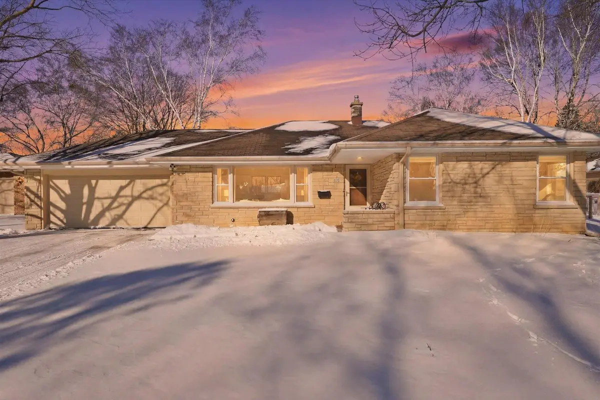 963 14th Ave, Grafton, WI 53024 - #1