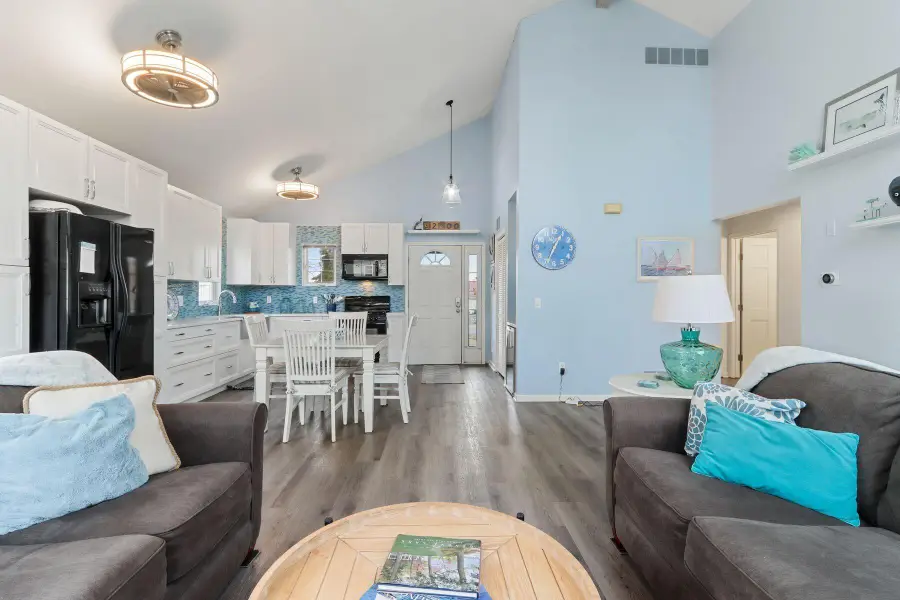 1737 Cottage Dr, Lake Geneva, WI 53147 - #2