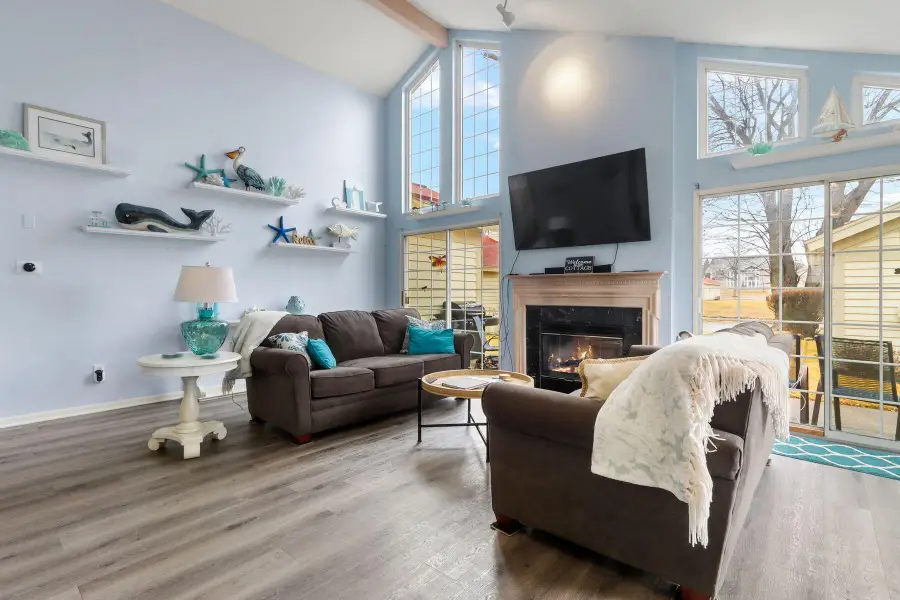 1737 Cottage Dr, Lake Geneva, WI 53147 - #3