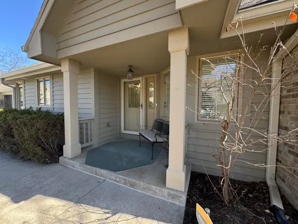 N21W24305 Cumberland Dr, Pewaukee, WI 53072