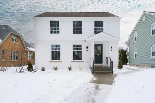 4828 N Newhall St, Whitefish Bay, WI 53217