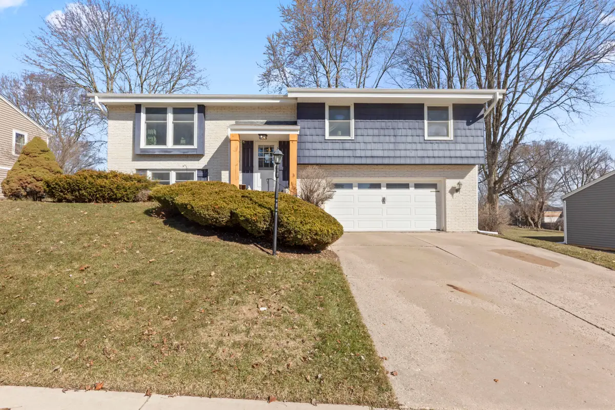 816 Magnolia Dr, Waukesha, WI 53188 - #1