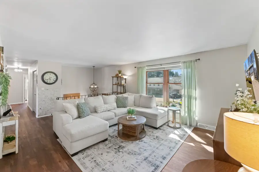 816 Magnolia Dr, Waukesha, WI 53188 - #3