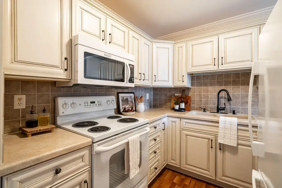 11936 W Mill Rd, Milwaukee, WI 53225 - #3