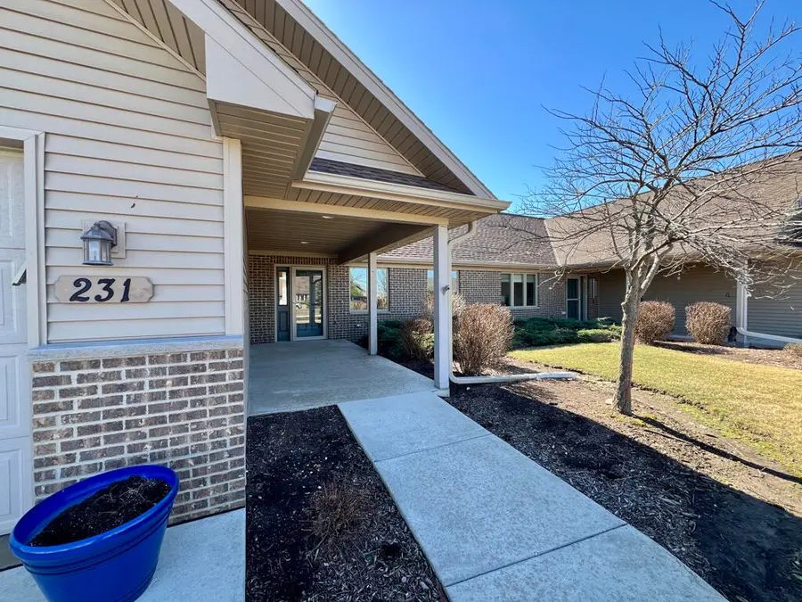 231 Windmill Ln, Walworth, WI 53184 - #2