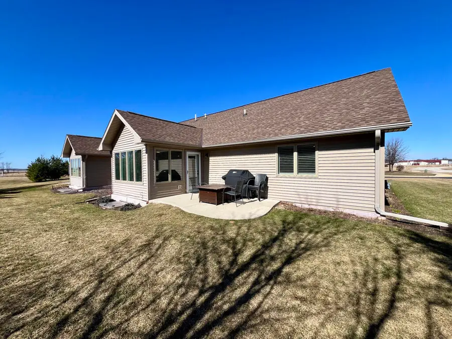 231 Windmill Ln, Walworth, WI 53184 - #3