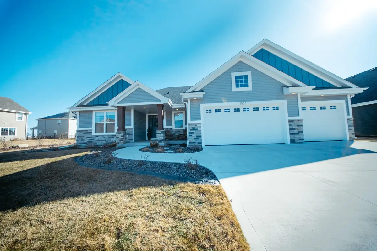 1533 Fay Ln, Oconomowoc, WI 53066 - #1