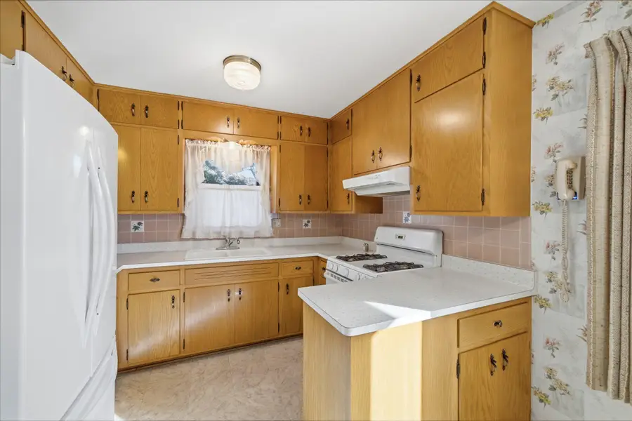 7106 N 37th St, Milwaukee, WI 53209 - #2