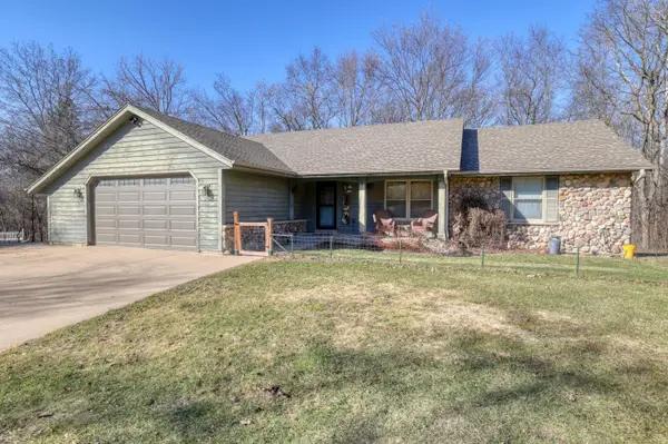 W276S4440 Elk Valley Ct, Waukesha, WI 53189