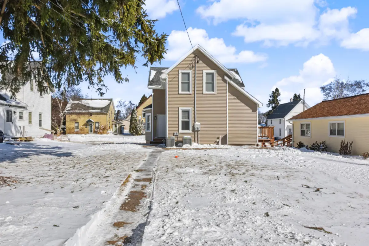 123 E Cleveland St, Port Washington, WI 53074 - #1