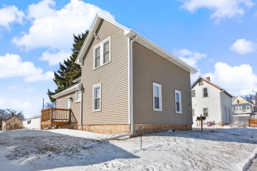 123 E Cleveland St, Port Washington, WI 53074 - #3