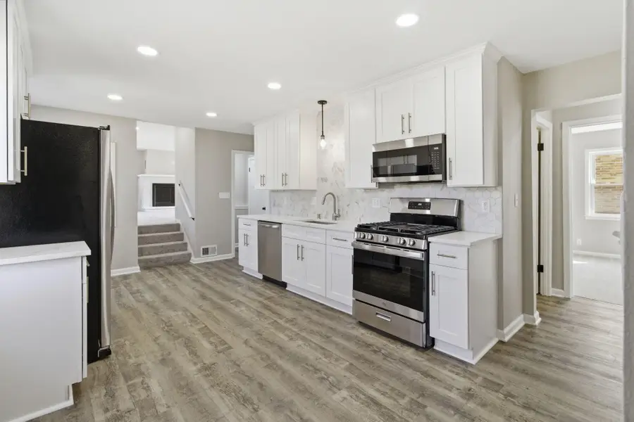 4076 N 93rd St, Wauwatosa, WI 53222 - #3