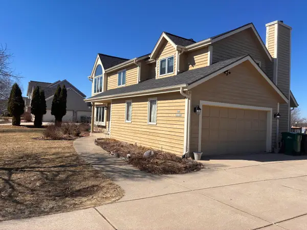 N64W15856 Wildflower Dr, Menomonee Falls, WI 53051