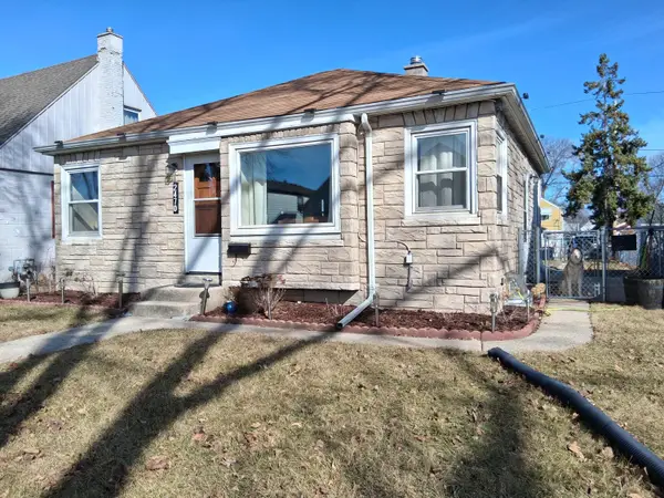 2470 S 62nd St, West Allis, WI 53219