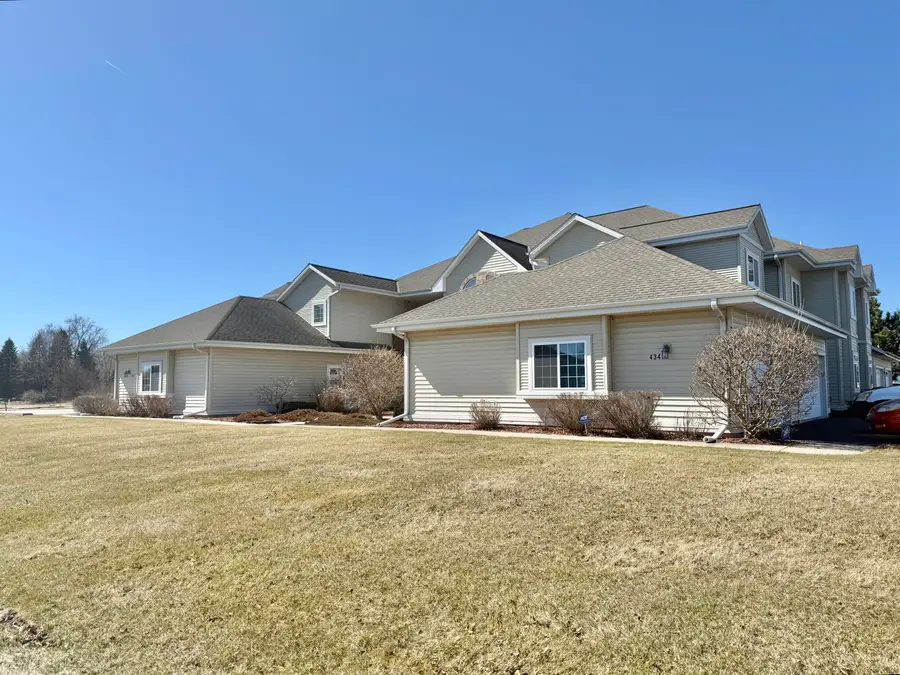434 Betzer Rd, Delavan, WI 53115 - #3