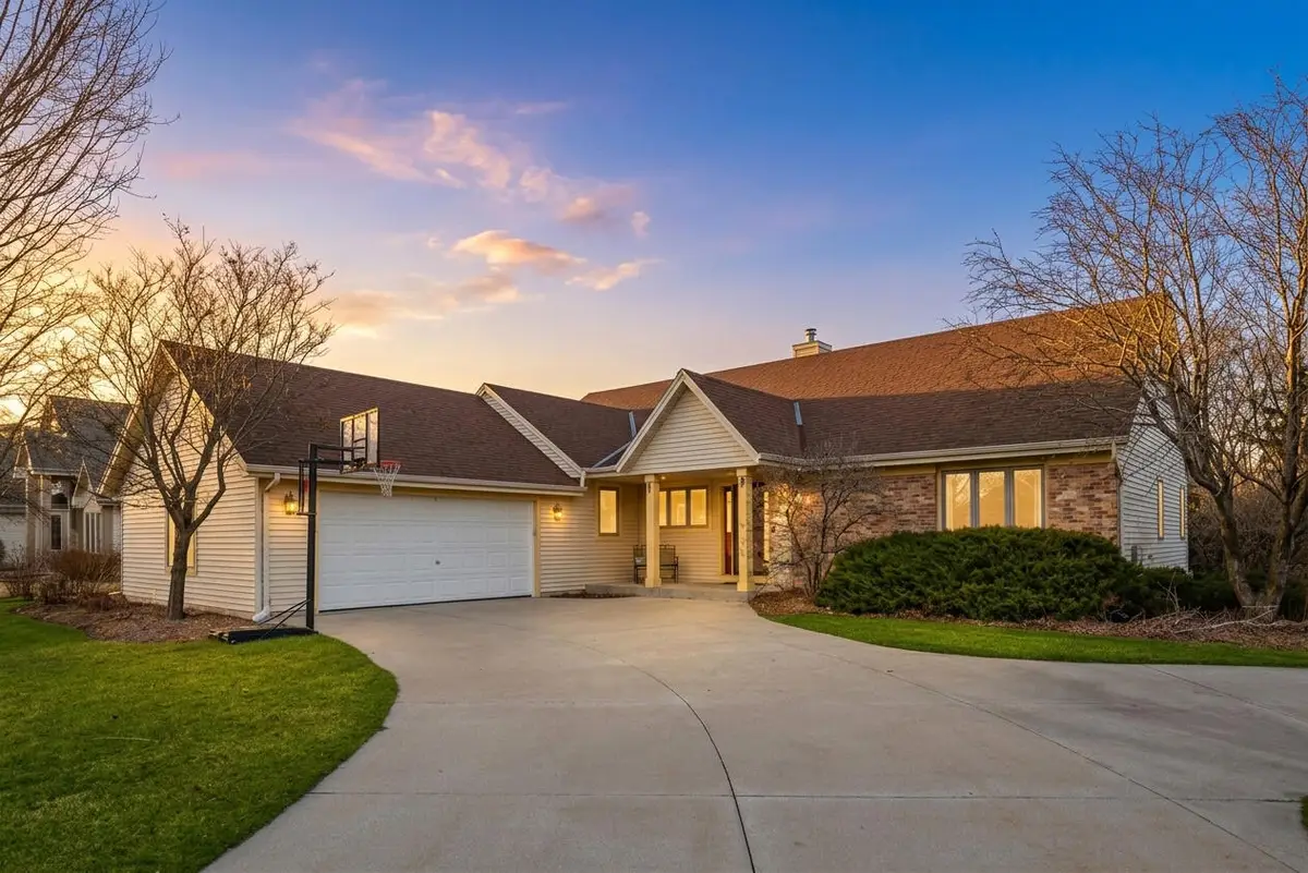 6180 S Preston Ln, New Berlin, WI 53151 - #1