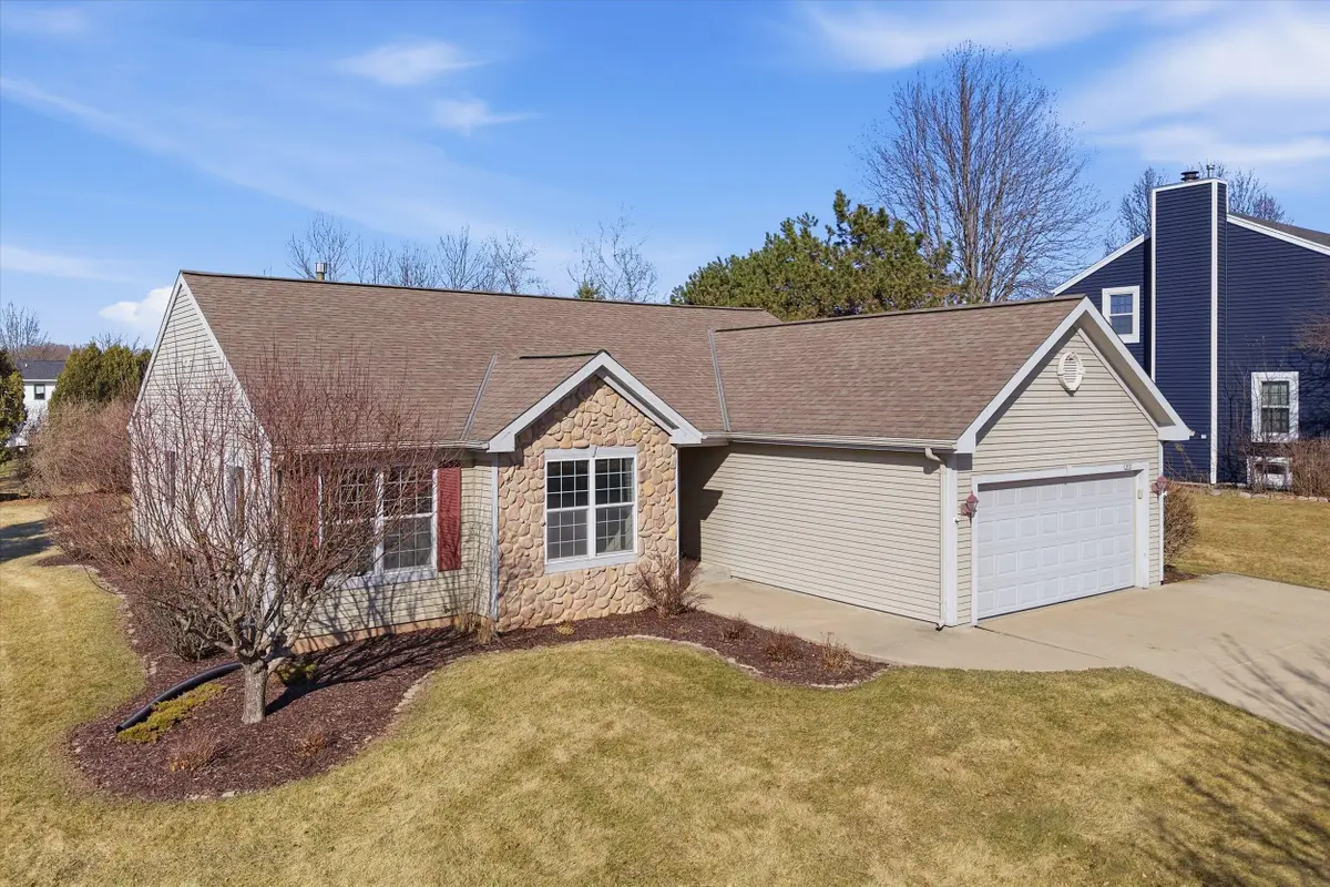 2050 Blackfoot Ave, Grafton, WI 53024 - #1