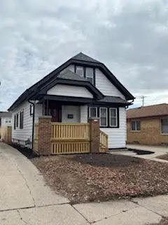 2338 S 98th St, West Allis, WI 53227