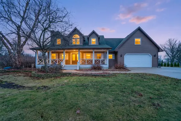 W5665 Lakeshore Dr, Elkhorn, WI 53121