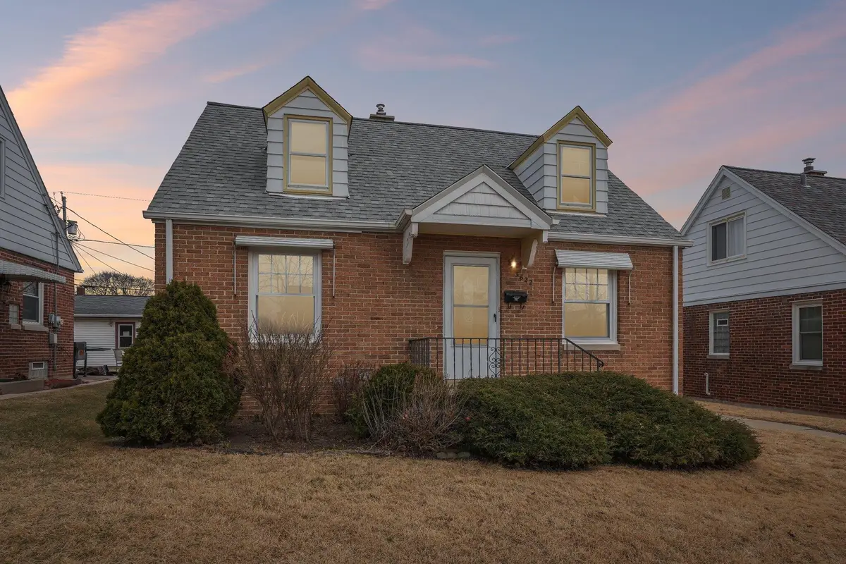 3622 S 16th St, Milwaukee, WI 53221 - #1